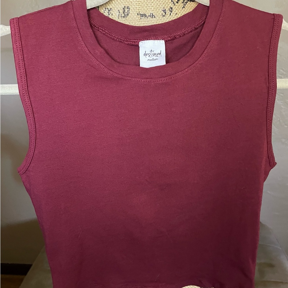 Tilly's Destined Burgundy Muscle Tee NWT Size M PTP 15” stretchy